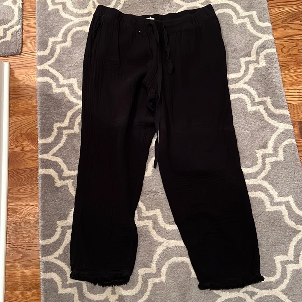 Ladies cropped pants